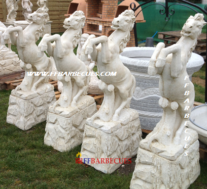 STATUES DE JARDIN EN PIERRE RECONSTITUÉE 4 CHEVAUX SUR SOCLE-F